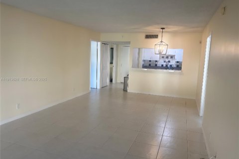 Снять в аренду кондоминиум в Уэстон, Флорида 2 спальни, 102.75м2, № 1988055 - фото 12