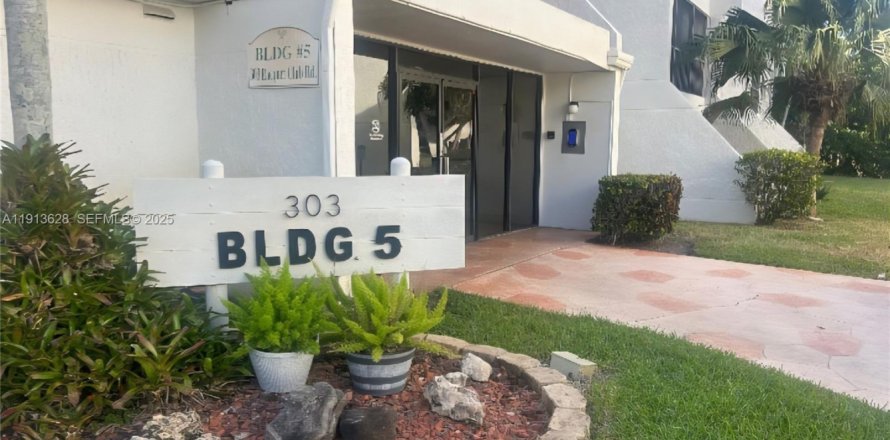 Кондоминиум с 2 спальнями в Уэстон, Флорида № 1988055