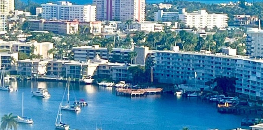 Condo à Hallandale Beach, Floride, 1 chambre  № 1698866
