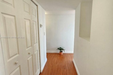 Copropriété à louer à Miami, Floride: 2 chambres, 119.19 m2 № 1991173 - photo 23