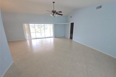 House in Bradenton, Florida 3 bedrooms, 167.04 sq.m. № 2220950 - photo 7