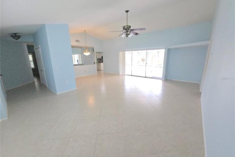 House in Bradenton, Florida 3 bedrooms, 167.04 sq.m. № 2220950 - photo 8