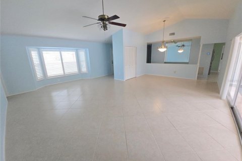 House in Bradenton, Florida 3 bedrooms, 167.04 sq.m. № 2220950 - photo 5
