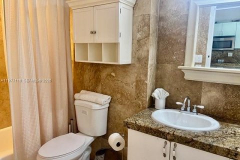 Condo in Miami Beach, Florida  № 2041979 - photo 9