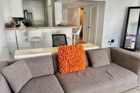 Condo in Miami Beach, Florida  № 2041979 - photo 2