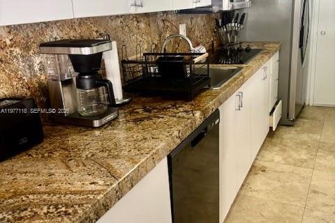 Condo in Miami Beach, Florida  № 2041979 - photo 7