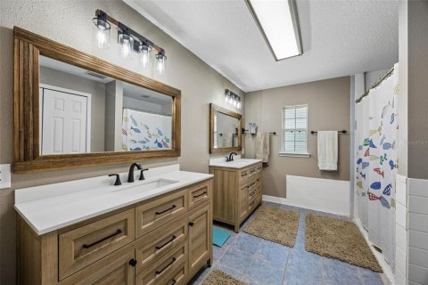 House in Palatka, Florida 3 bedrooms, 235.97 sq.m. № 2210772 - photo 23