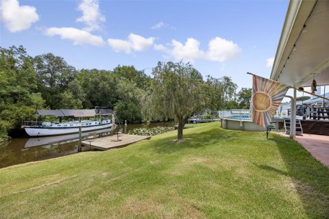 House in Palatka, Florida 3 bedrooms, 235.97 sq.m. № 2210772 - photo 2