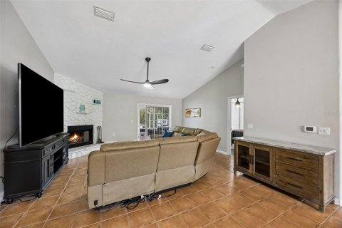 House in Palatka, Florida 3 bedrooms, 235.97 sq.m. № 2210772 - photo 8