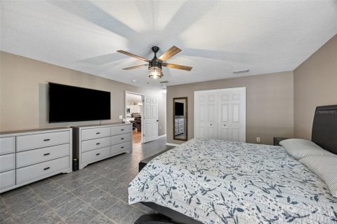 House in Palatka, Florida 3 bedrooms, 235.97 sq.m. № 2210772 - photo 21