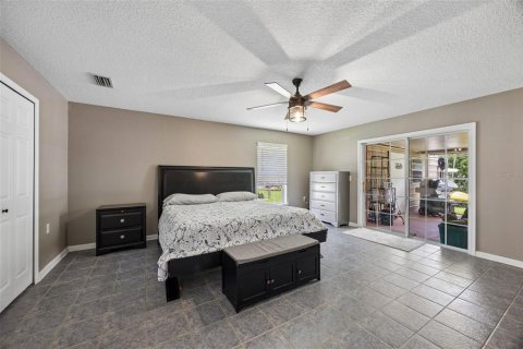 House in Palatka, Florida 3 bedrooms, 235.97 sq.m. № 2210772 - photo 19