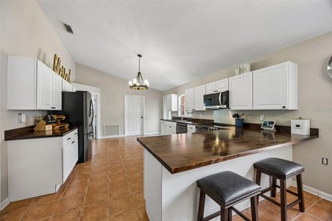 House in Palatka, Florida 3 bedrooms, 235.97 sq.m. № 2210772 - photo 14