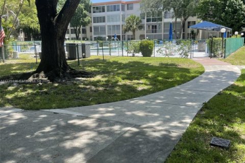 Copropriété à vendre à Lauderdale Lakes, Floride: 2 chambres, 89.19 m2 № 1958754 - photo 24