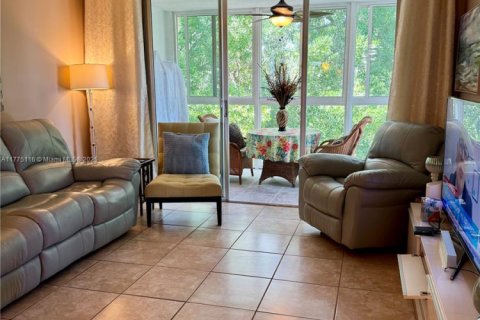 Copropriété à vendre à Lauderdale Lakes, Floride: 2 chambres, 89.19 m2 № 1958754 - photo 3