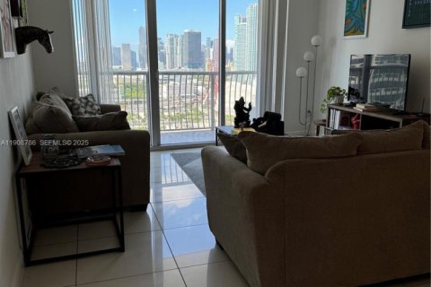 Снять в аренду кондоминиум в Майами, Флорида 1 спальня, 76.27м2, № 1989339 - фото 2