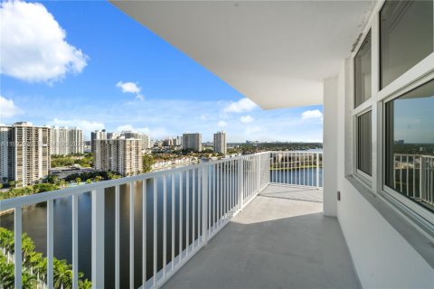 Condominio en venta en Aventura, Florida, 2 dormitorios, 157.28 m2 № 1976587 - foto 18