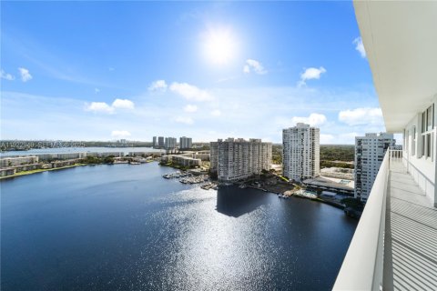 Condominio en venta en Aventura, Florida, 2 dormitorios, 157.28 m2 № 1976587 - foto 2