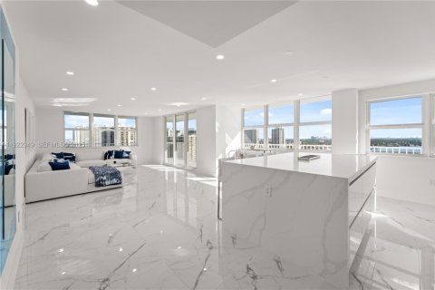 Condominio en venta en Aventura, Florida, 2 dormitorios, 157.28 m2 № 1976587 - foto 1