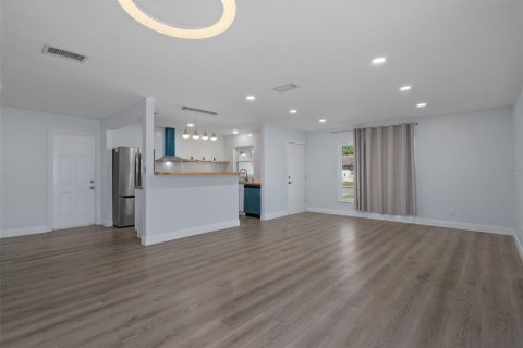 Casa en venta en Pinellas Park, Florida, 4 dormitorios, 128.02 m2 № 2419010 - foto 7