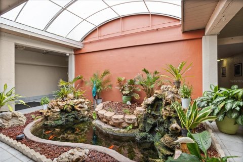 Condo in Treasure Island, Florida, 1 bedroom  № 1808123 - photo 2