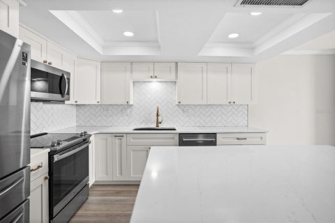 Condo in Treasure Island, Florida, 1 bedroom  № 1808123 - photo 4