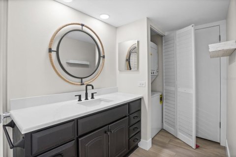 Condo in Treasure Island, Florida, 1 bedroom  № 1808123 - photo 20