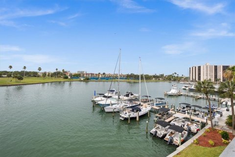 Condo in Treasure Island, Florida, 1 bedroom  № 1808123 - photo 28