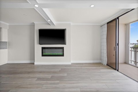 Condo in Treasure Island, Florida, 1 bedroom  № 1808123 - photo 11