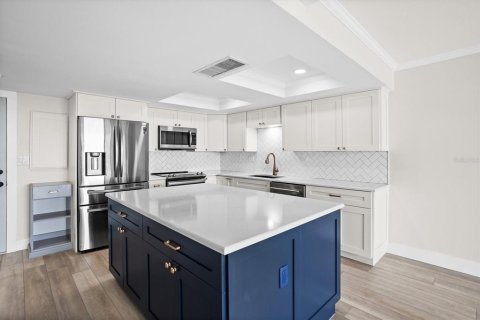 Condo in Treasure Island, Florida, 1 bedroom  № 1808123 - photo 7