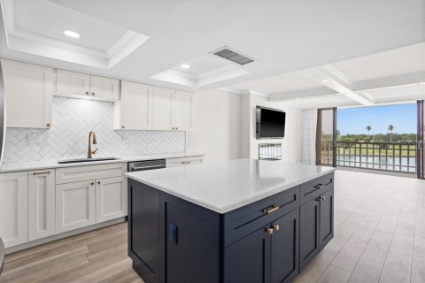 Condo in Treasure Island, Florida, 1 bedroom  № 1808123 - photo 3
