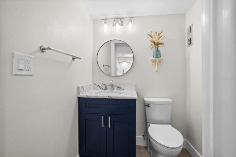 Condo in Treasure Island, Florida, 1 bedroom  № 1808123 - photo 8