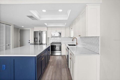 Condo in Treasure Island, Florida, 1 bedroom  № 1808123 - photo 6