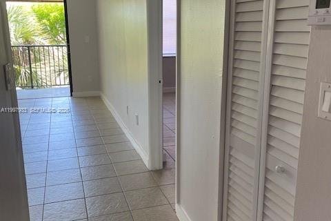 Condo in Miami, Florida, 1 bedroom № 2068835 - photo 7