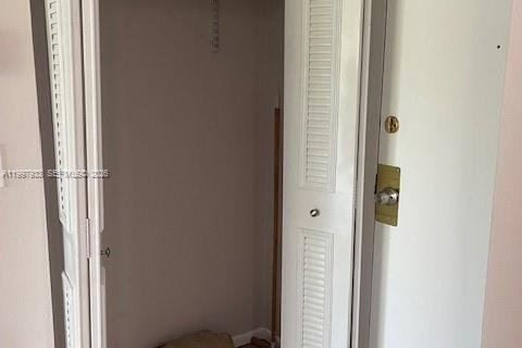 Condo in Miami, Florida, 1 bedroom № 2068835 - photo 12