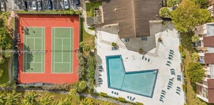 Condominio en Miami, Florida, 1 dormitorio  № 2068835