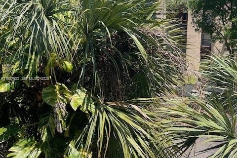 Condo in Miami, Florida, 1 bedroom № 2068835 - photo 15