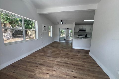 House in Deltona, Florida 2 bedrooms, 71.16 sq.m. № 1821338 - photo 2
