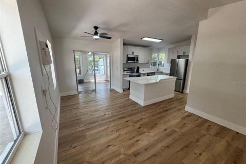 House in Deltona, Florida 2 bedrooms, 71.16 sq.m. № 1821338 - photo 3