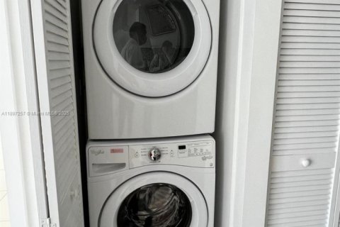 Купить кондоминиум в Дорал, Флорида 1 спальня, 64.85м2, № 2012125 - фото 14