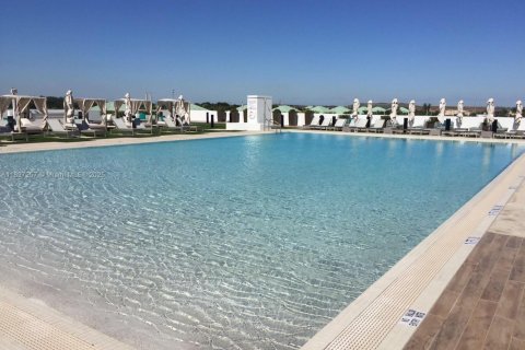 Купить кондоминиум в Дорал, Флорида 1 спальня, 64.85м2, № 2012125 - фото 3