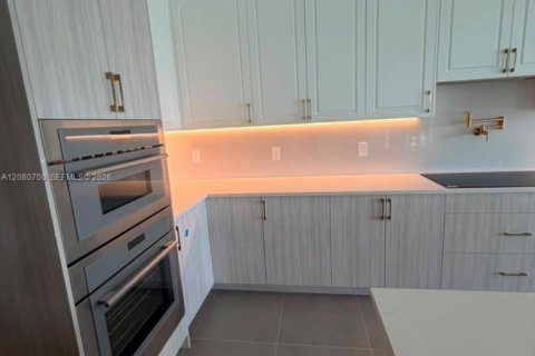 House in Miami Lakes, Florida 6 bedrooms № 2338645 - photo 12