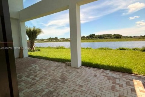 House in Miami Lakes, Florida 6 bedrooms № 2338645 - photo 7