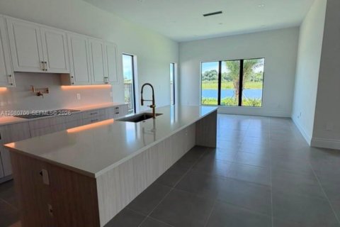 House in Miami Lakes, Florida 6 bedrooms № 2338645 - photo 8