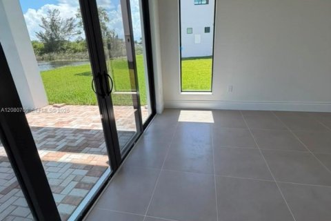 House in Miami Lakes, Florida 6 bedrooms № 2338645 - photo 4