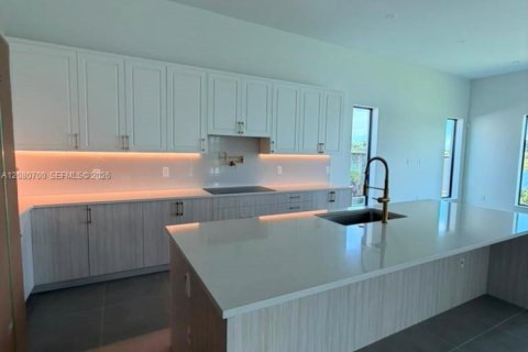 House in Miami Lakes, Florida 6 bedrooms № 2338645 - photo 6