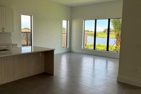House in Miami Lakes, Florida 6 bedrooms № 2338645 - photo 10