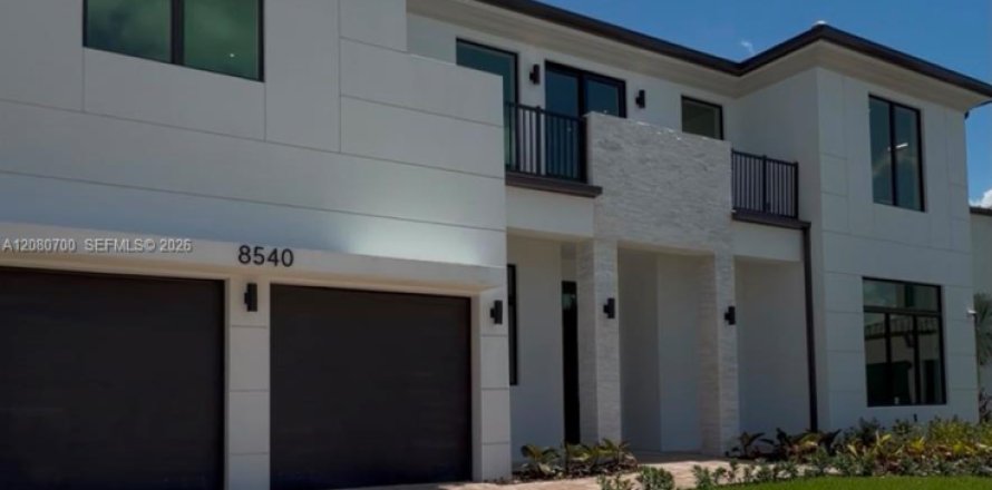 House in Miami Lakes, Florida 6 bedrooms № 2338645