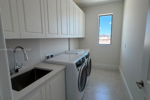 House in Miami Lakes, Florida 6 bedrooms № 2338645 - photo 17