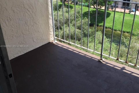 Купить кондоминиум в Майами, Флорида 1 спальня, 104.52м2, № 1985799 - фото 10