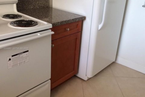 Купить кондоминиум в Майами, Флорида 1 спальня, 104.52м2, № 1985799 - фото 2